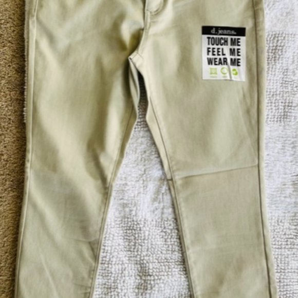 D. Jeans - Picture 3 of 3